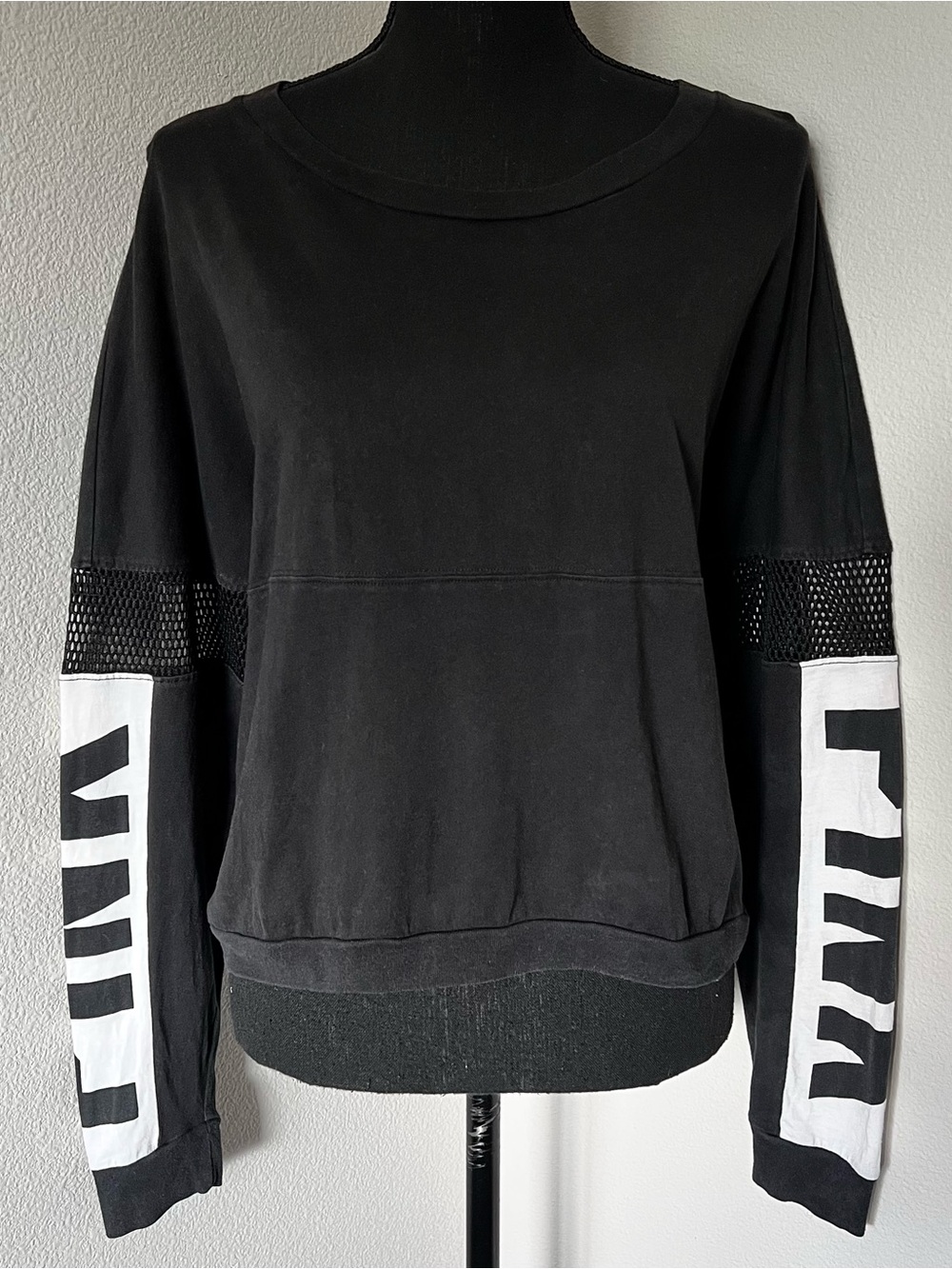 EXC • VS PINK Black Mesh Panel “Pink” Logo Long Sleeve Crop Tee •